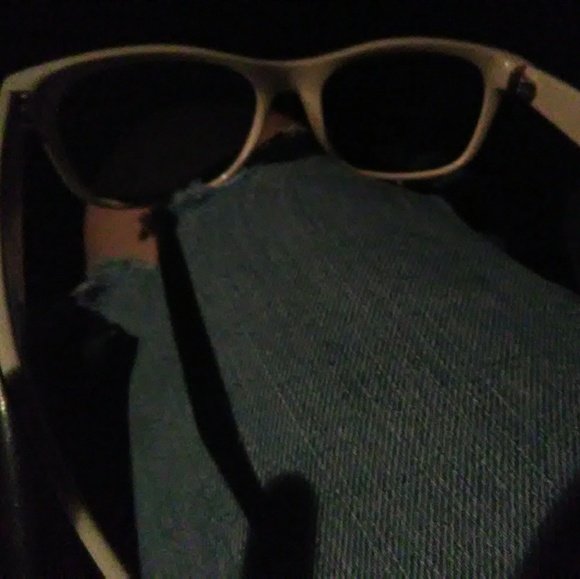 RayBan Wayfarer 875 sunglasses - Picture 3 of 3